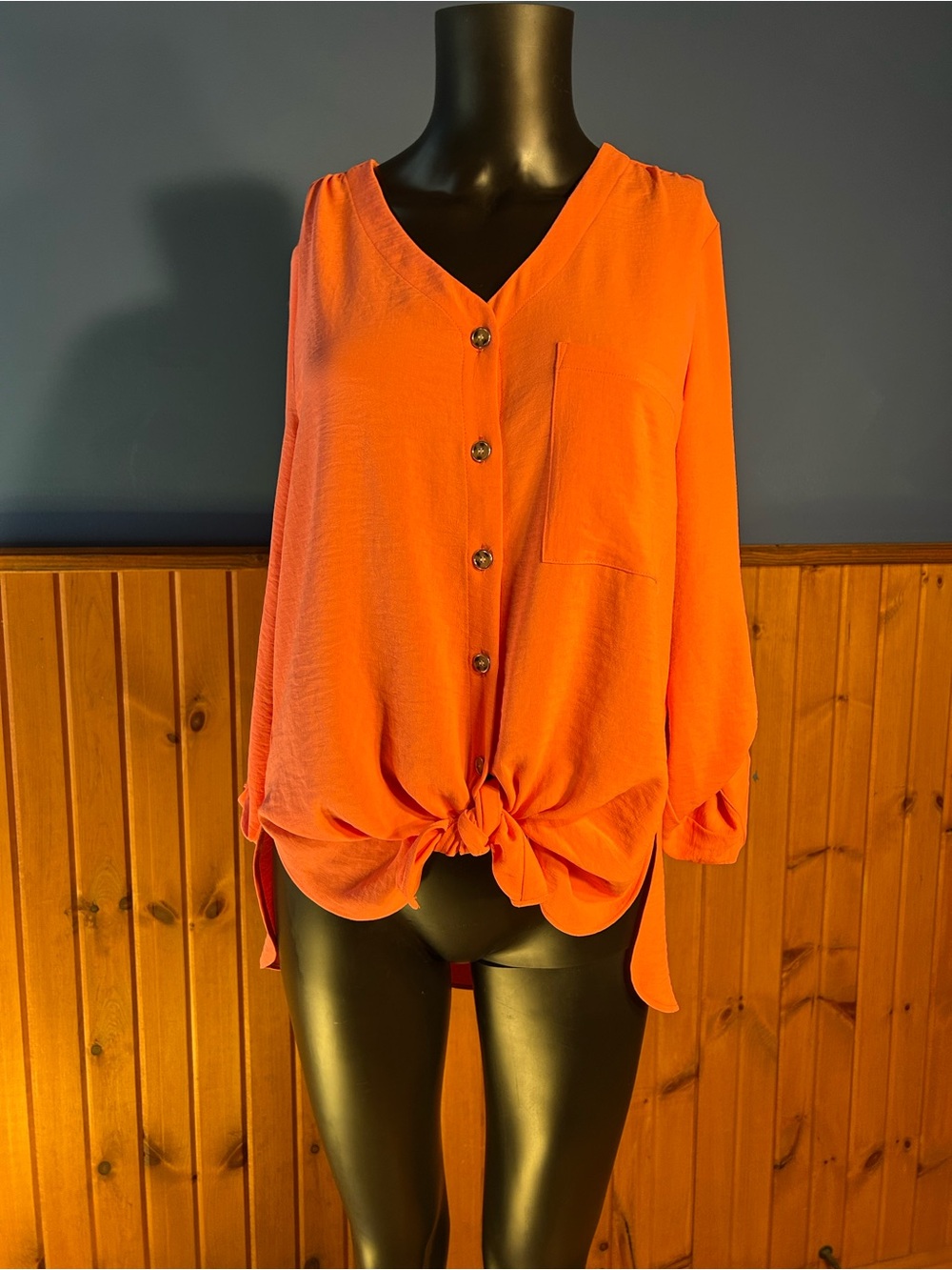 Laura Coral Button-Front Tie-Hem Blouse. Like new.